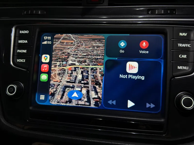 Volkswagen - Apple CarPlay - Google Maps përmes CarPlay, në ekranin e makinës
